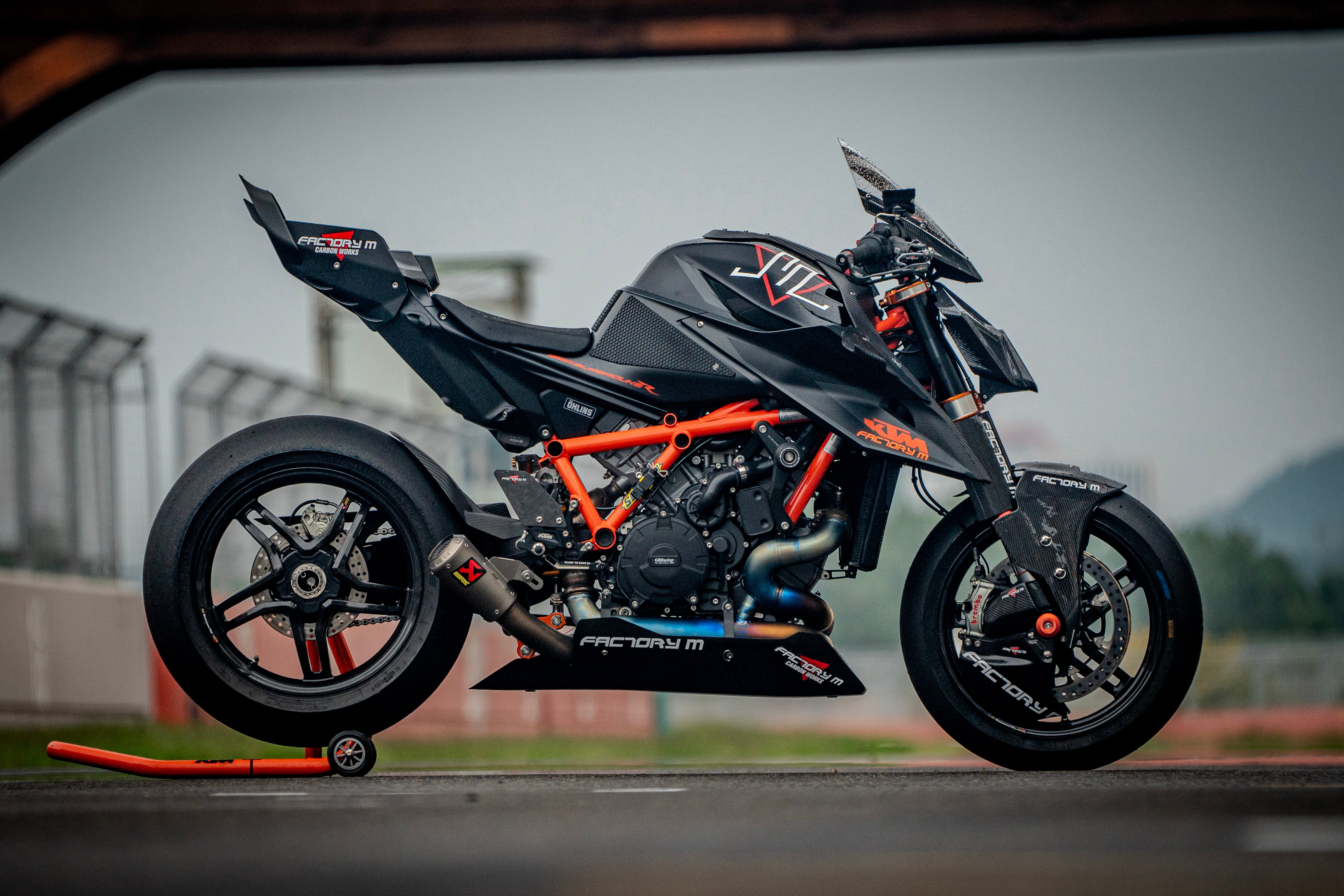 KTM 1290 カーボンフロントフェンダー Carbon Front Fender - Super Duke 1290 (2016-2019)